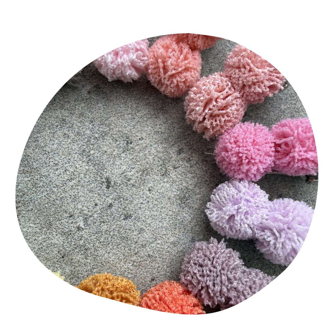 Pompom baby perzik (2 stuks) - Image 6