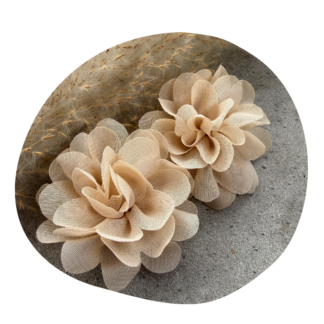 Grote bloem beige