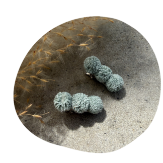 Pompom oudgroen (2 stuks)