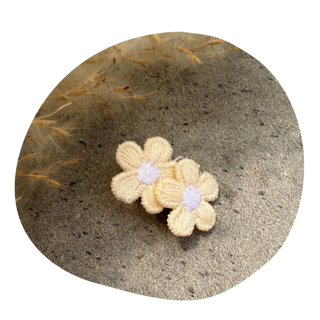 Kleine bloem pastelgeel (2 stuks) - Image 9