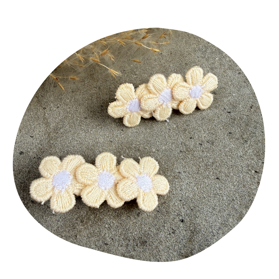 Kleine bloem pastelgeel (2 stuks)